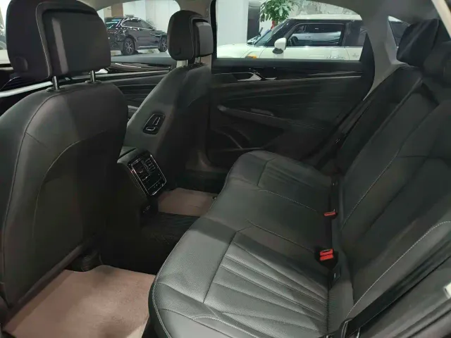 Volkswagen Passat — Фото автомобиля 8
