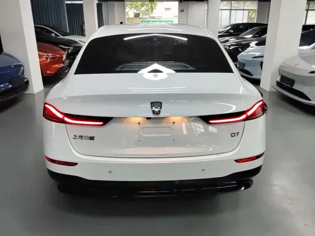 Roewe D7 — Фото автомобиля 5