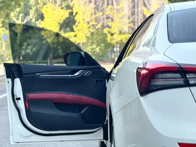 Maserati Ghibli — Фото автомобиля 6