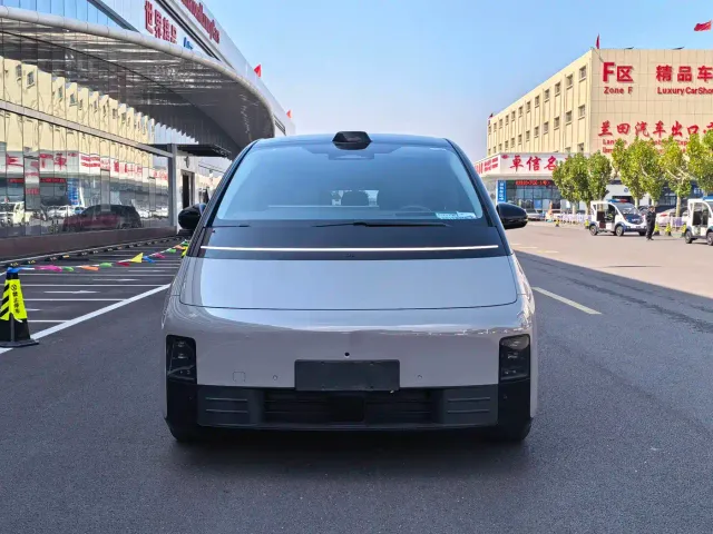 Li Auto MEGA — Фото автомобиля 6