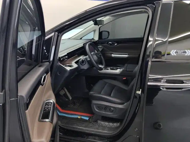 GAC Trumpchi E8 — Фото автомобиля 9