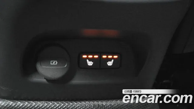 Вольво XC40 B4 Black Edition — Фото автомобиля 17