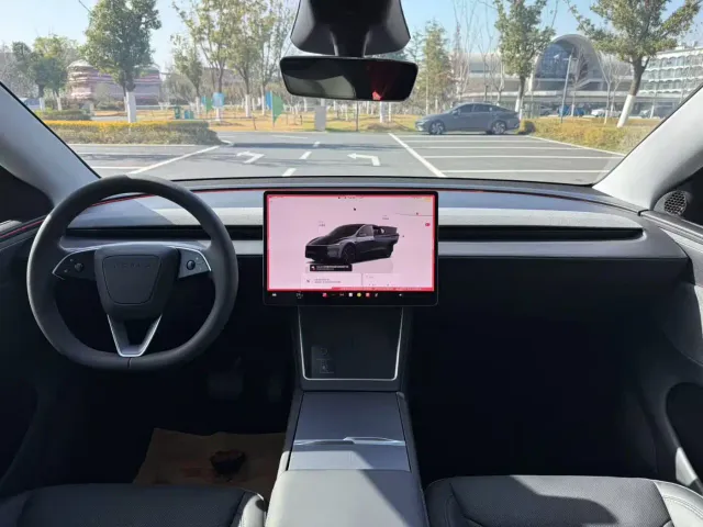 Tesla Model Y — Фото автомобиля 5