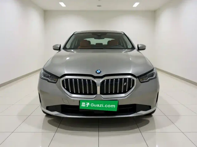 BMW i5 — Фото автомобиля 2