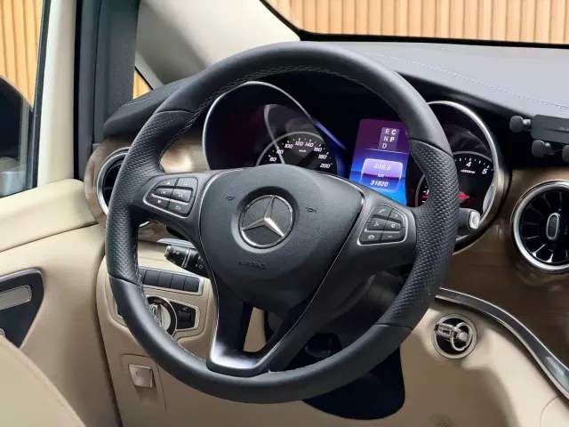 Mercedes-Benz V-Class — Фото автомобиля 11