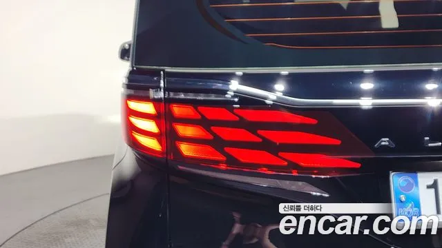 Toyota Alphard — Фото автомобиля 16