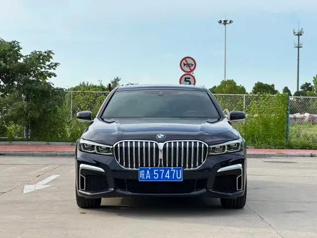 BMW 7 Series — Фото автомобиля 2