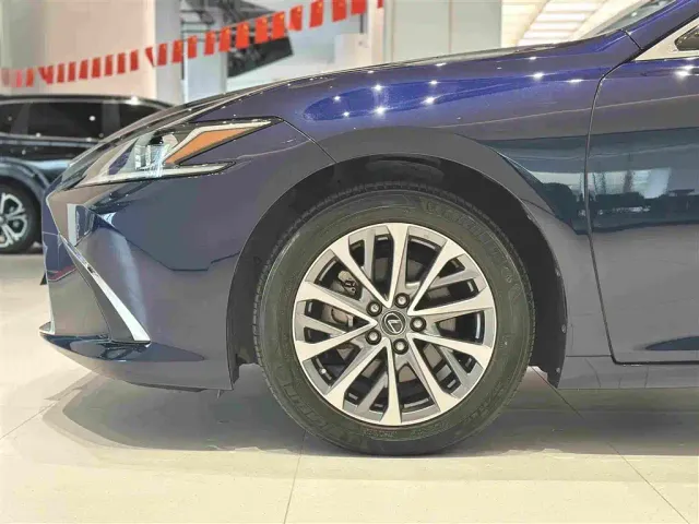Lexus ES — Фото автомобиля 29
