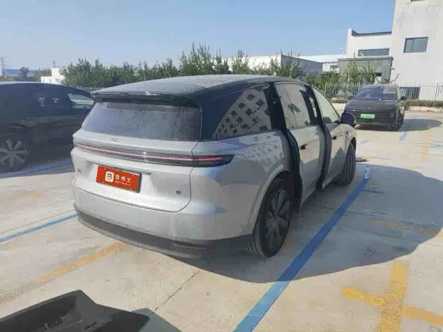 Li Auto i8 — Фото автомобиля 2