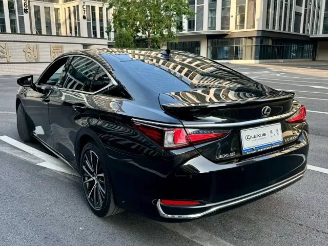 Lexus ES — Фото автомобиля 9