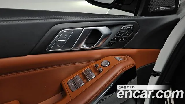 BMW X7 M50i 6 мест — Фото автомобиля 18