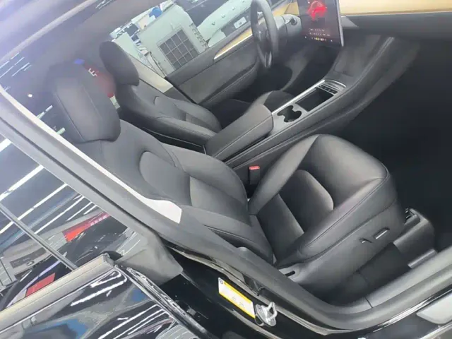 Tesla Model Y — Фото автомобиля 24
