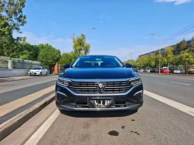 Volkswagen Passat — Фото автомобиля 2