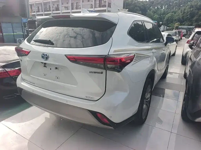 Toyota Highlander — Фото автомобиля 6
