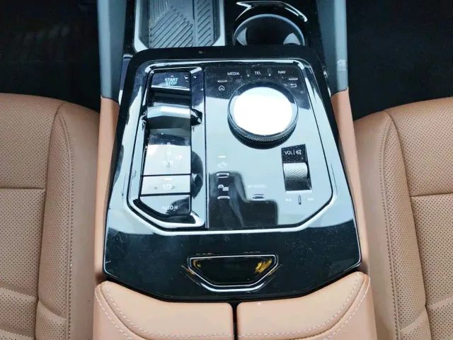 BMW i5 — Фото автомобиля 9