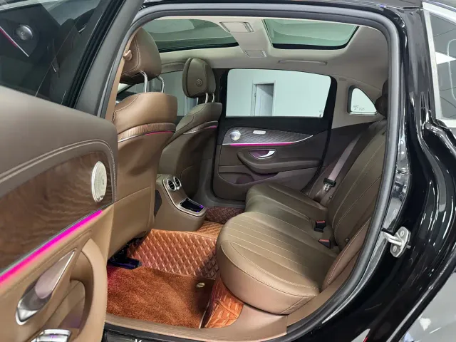 Mercedes-Benz E-Class — Фото автомобиля 6