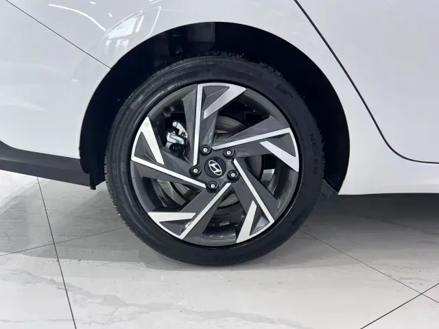 Hyundai Elantra — Фото автомобиля 19