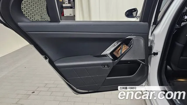 BMW 7 Series G70 — Фото автомобиля 14