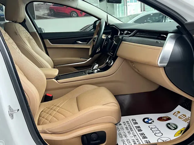 Jaguar XFL — Фото автомобиля 10