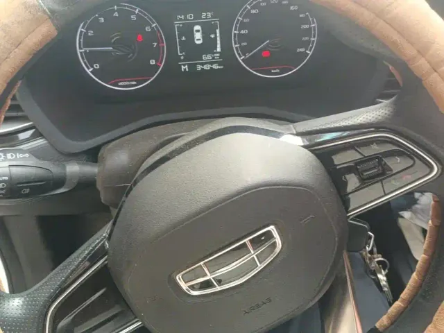Geely Emgrand — Фото автомобиля 15