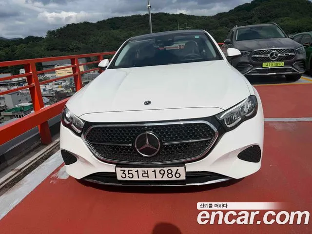 Mercedes-Benz E-Class — Фото автомобиля 2