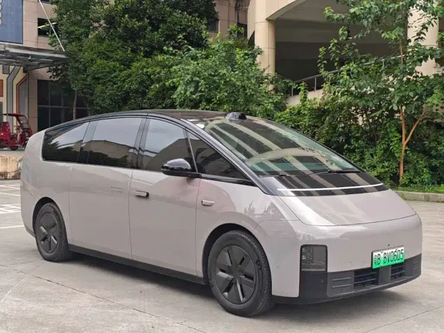 Li Auto MEGA — Фото автомобиля 3