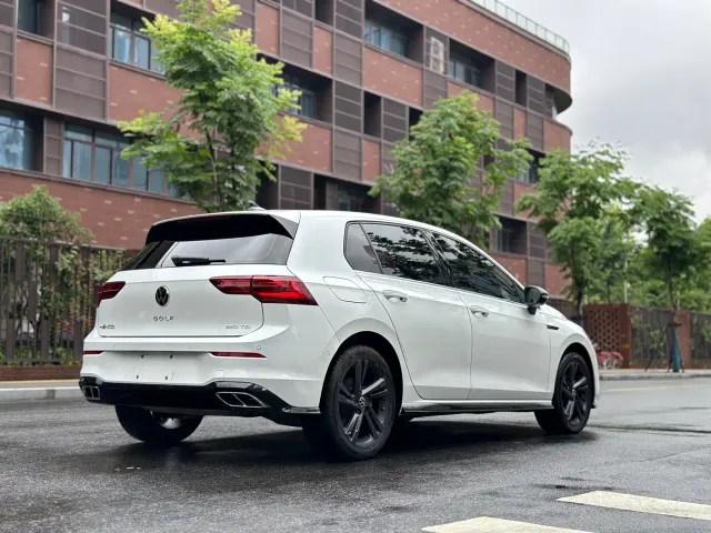 Volkswagen Golf — Фото автомобиля 23
