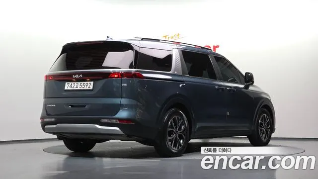 Kia Carnival Generation 4 — Фото автомобиля 2