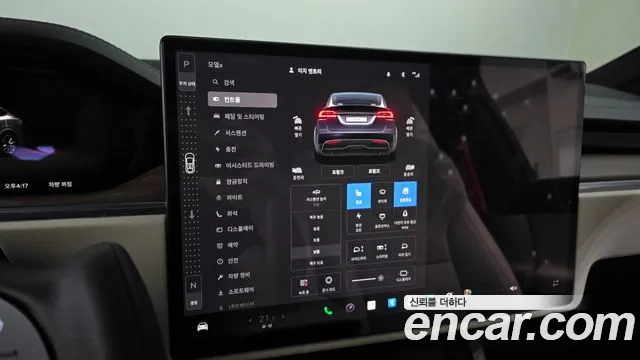 Tesla Model X — Фото автомобиля 24