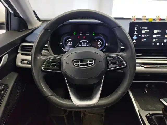 Geely Emgrand — Фото автомобиля 15