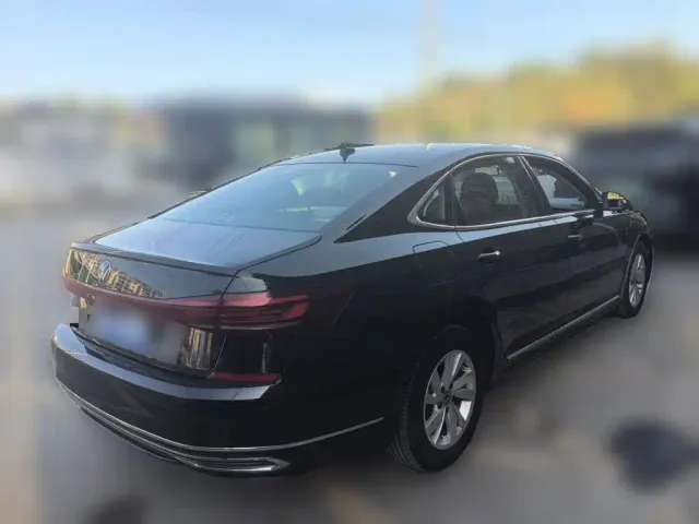Volkswagen Passat — Фото автомобиля 4