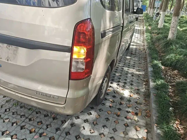 Wuling Hongguang V — Фото автомобиля 7