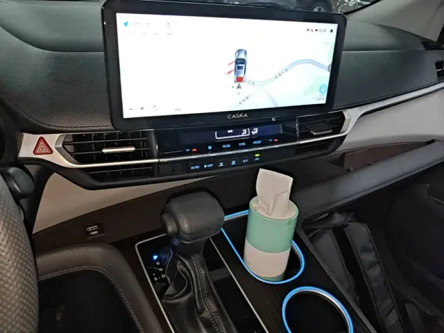 Toyota Sienna — Фото автомобиля 12