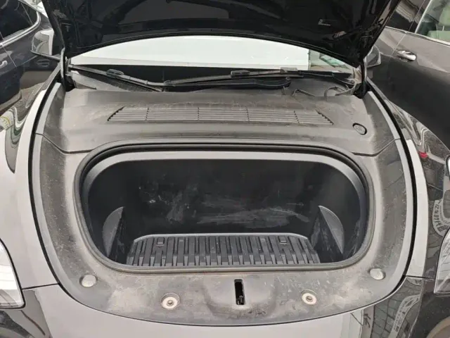 Tesla Model Y — Фото автомобиля 19