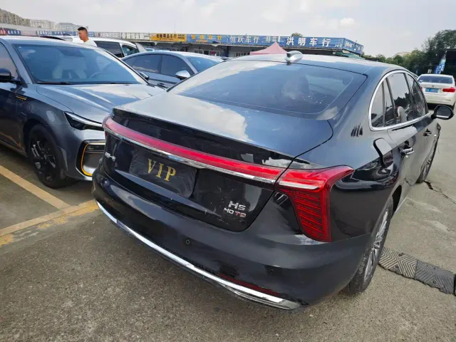 Hongqi H5 — Фото автомобиля 17