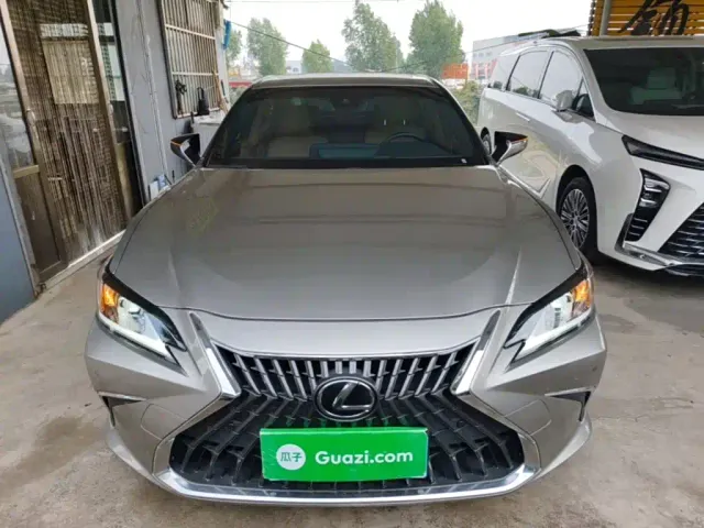 Lexus ES — Фото автомобиля 2