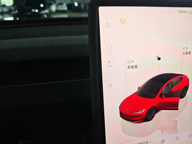 Tesla Model 3 — Фото автомобиля 13