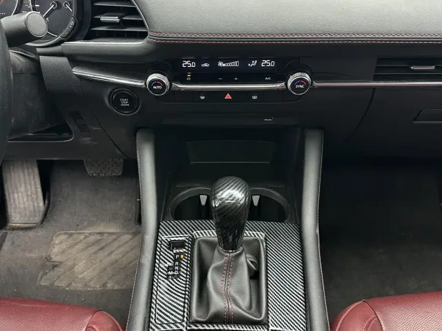 Mazda Axela — Фото автомобиля 19