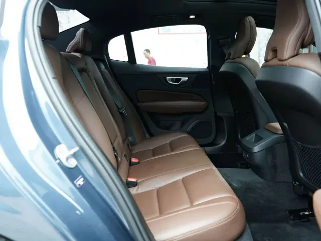 Volvo S60 — Фото автомобиля 16