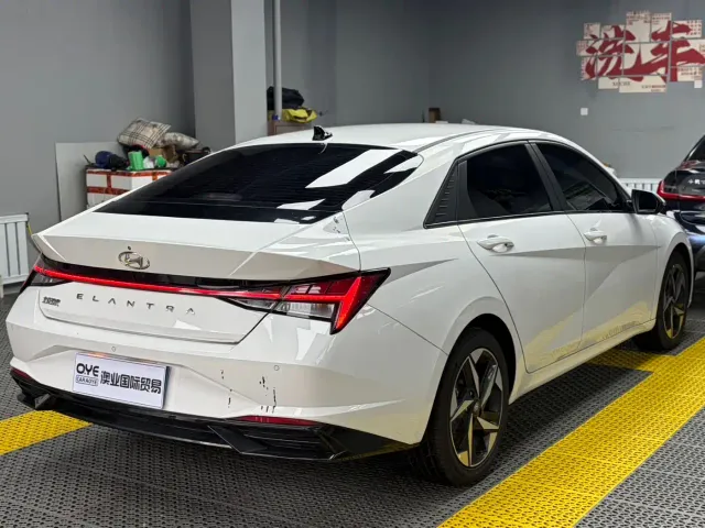 Hyundai Elantra — Фото автомобиля 6