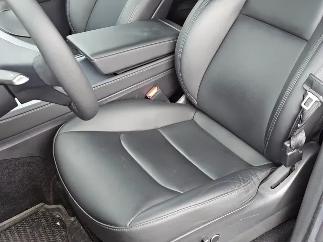 Tesla Model Y — Фото автомобиля 10