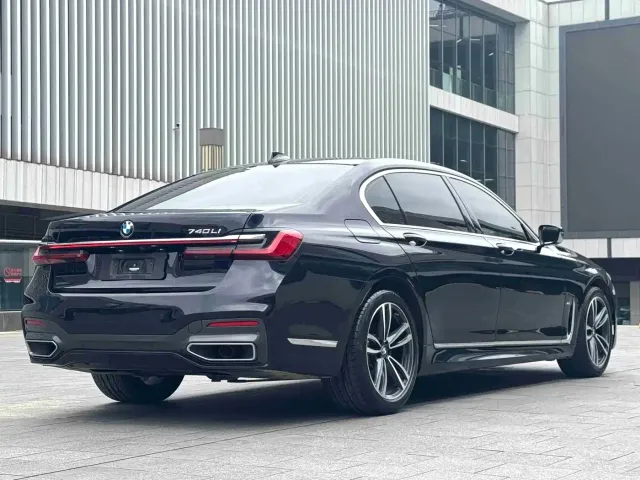 BMW 7 Series — Фото автомобиля 12