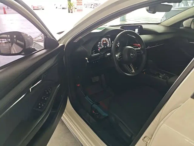 Mazda Axela — Фото автомобиля 15