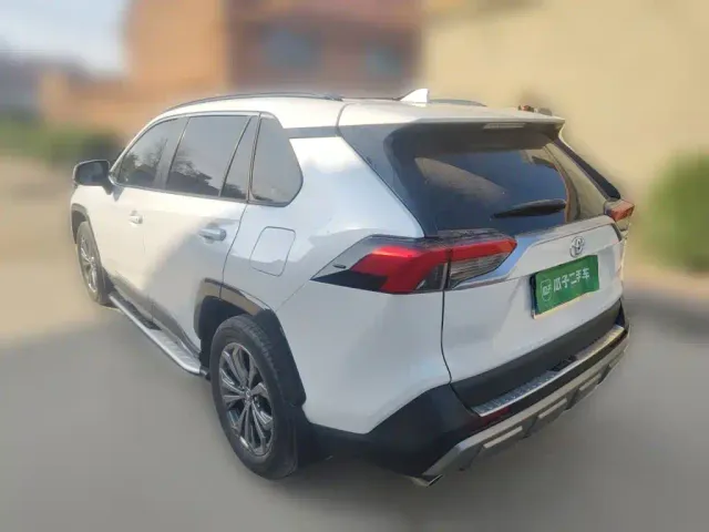 Toyota RAV4 — Фото автомобиля 4