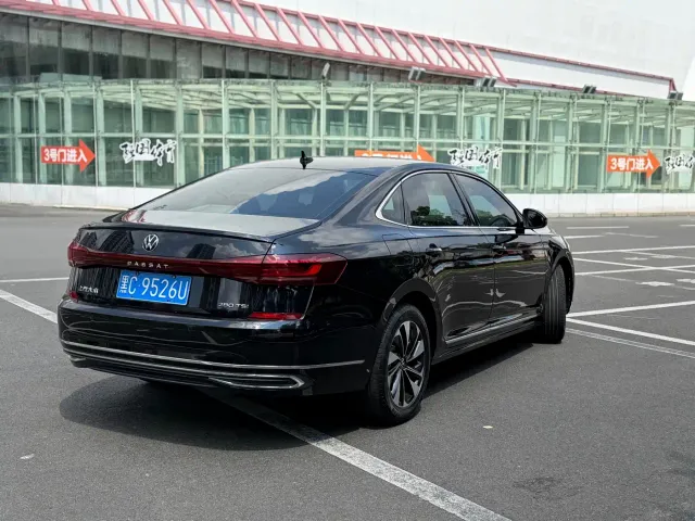 Volkswagen Passat — Фото автомобиля 4