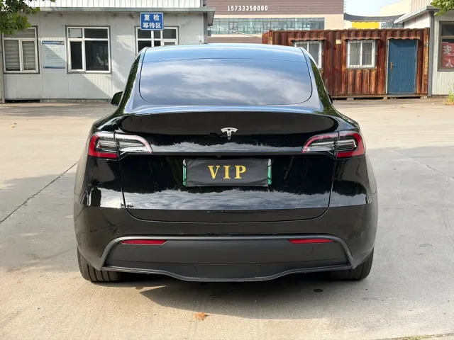 Tesla Model Y — Фото автомобиля 5