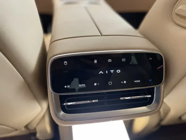 Aito M8 — Фото автомобиля 20