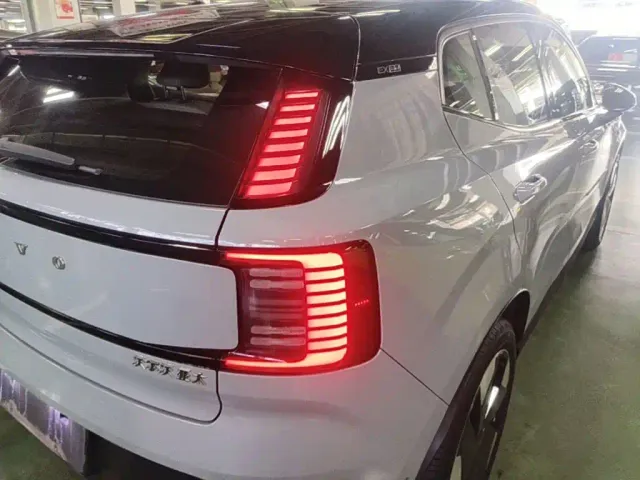 Volvo EX30 — Фото автомобиля 7