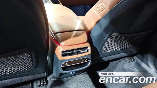 Genesis GV70 — Фото автомобиля 29