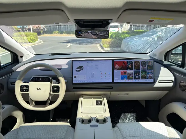 Li Auto i8 — Фото автомобиля 21